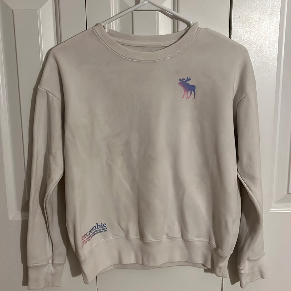 Abercrombie and Fitch, girls sweater hombre logo color white size 11/12